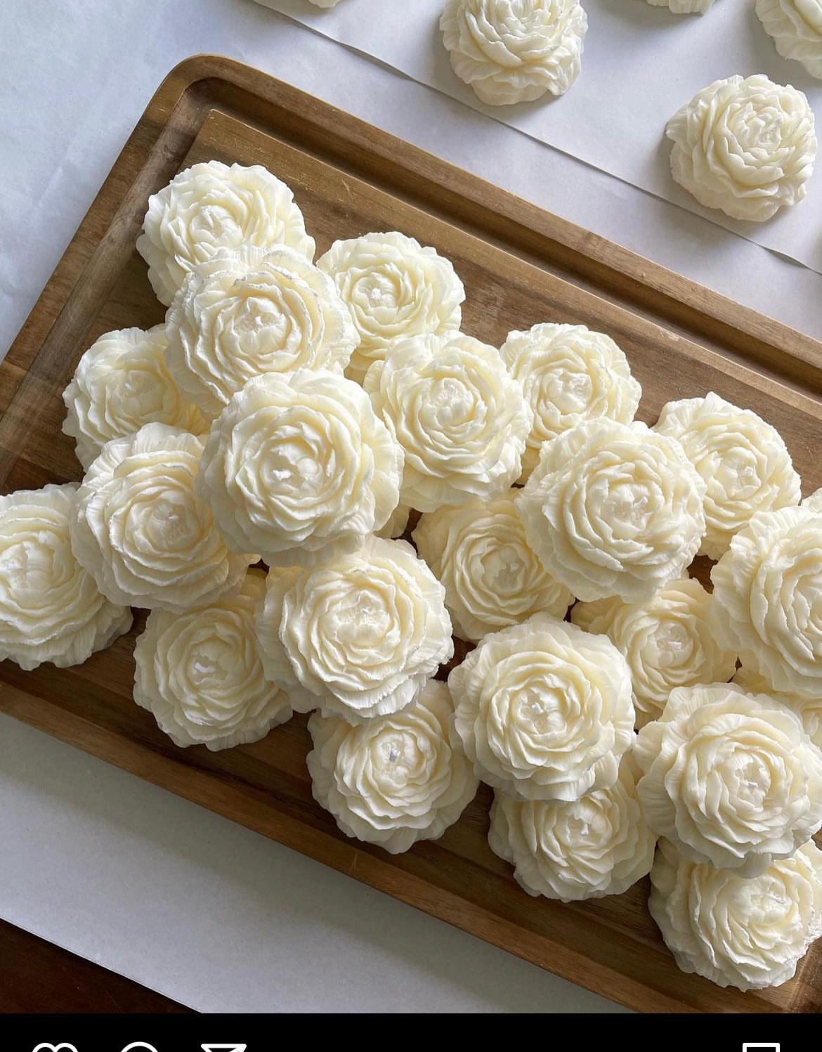 Large Peony Candle – Elegant Bloom Collection