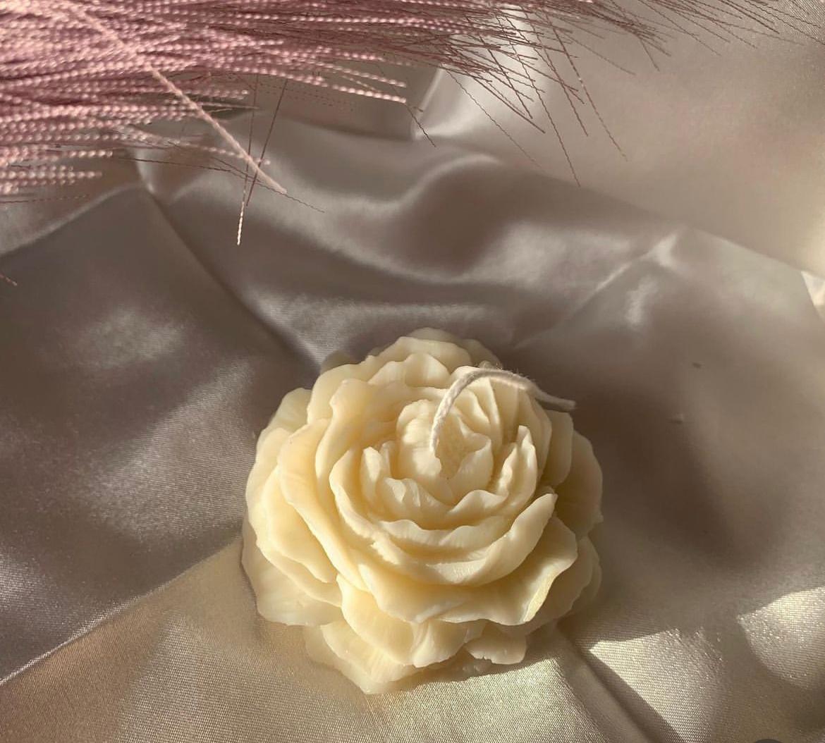 Large Peony Candle – Elegant Bloom Collection